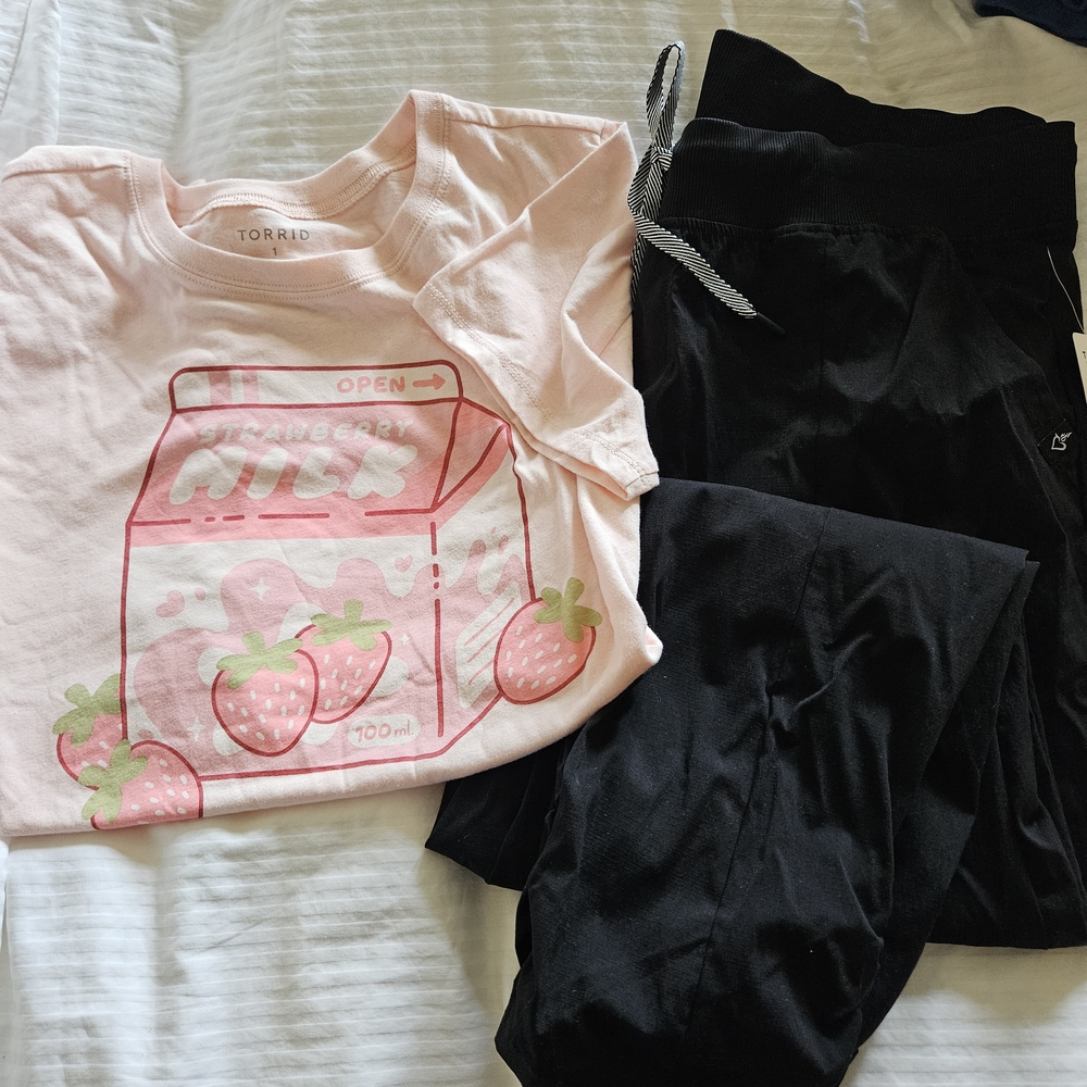 torrid Black Ankle Cropped Pants & Tshirt Set